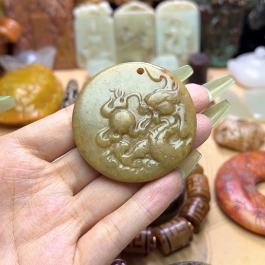 蛇纹石玉未镶嵌颈饰