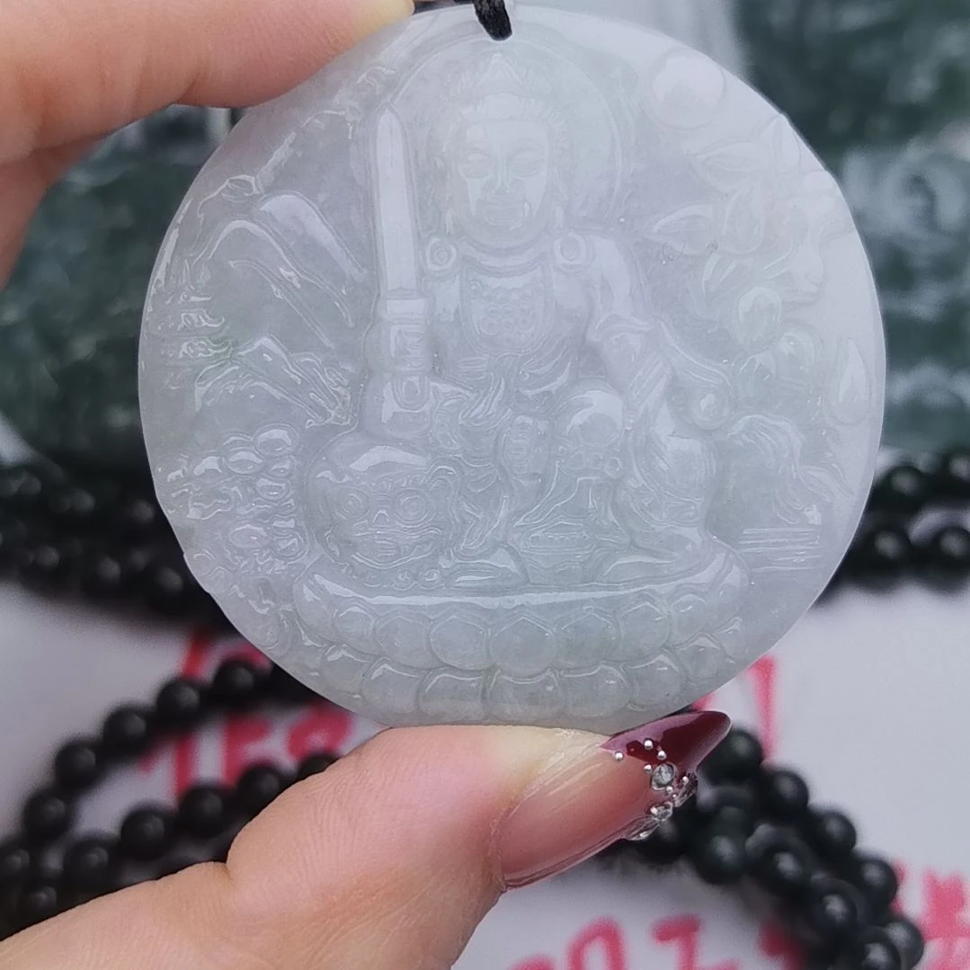 翡翠颈饰未镶嵌天然的A货翡翠