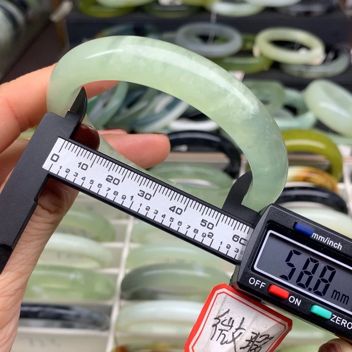 蛇纹石玉未镶嵌手镯723