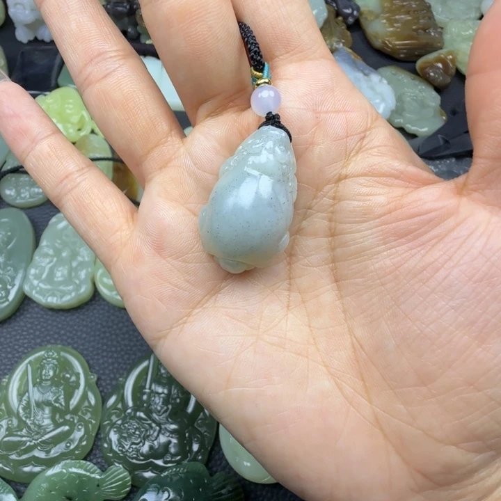 帮***亮和田玉未镶嵌颈饰