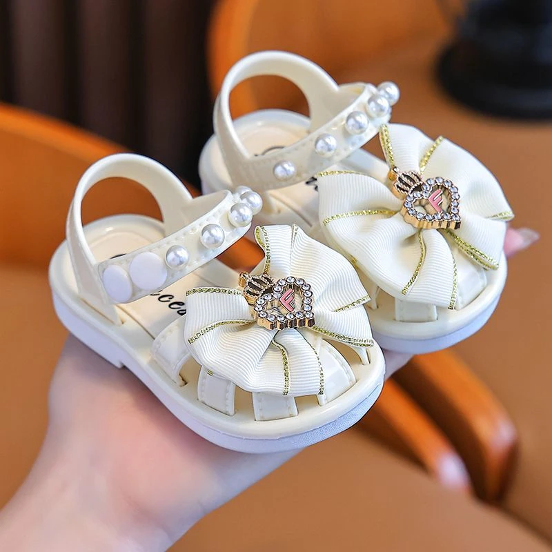 2025年新款宝宝学步鞋夏季婴幼儿包头防踢防滑软底0--3岁女童凉鞋