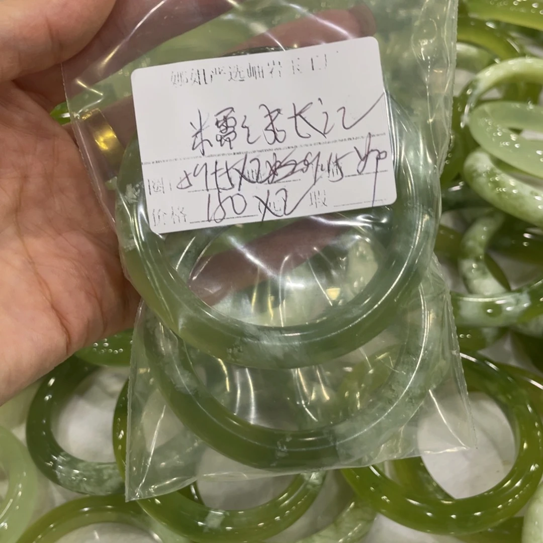 未镶嵌蛇纹石玉手镯糯****记