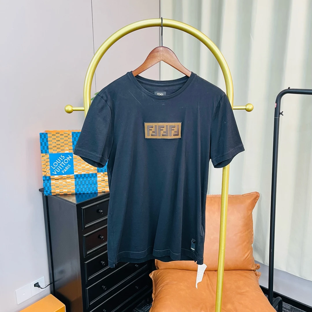 99新 FENDI/芬迪  黑色胸前刺绣logo短袖 M码