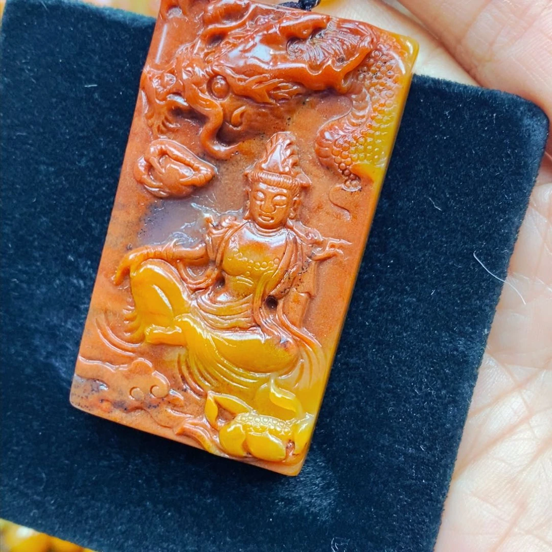 未镶嵌石英质玉（黄龙玉）颈饰