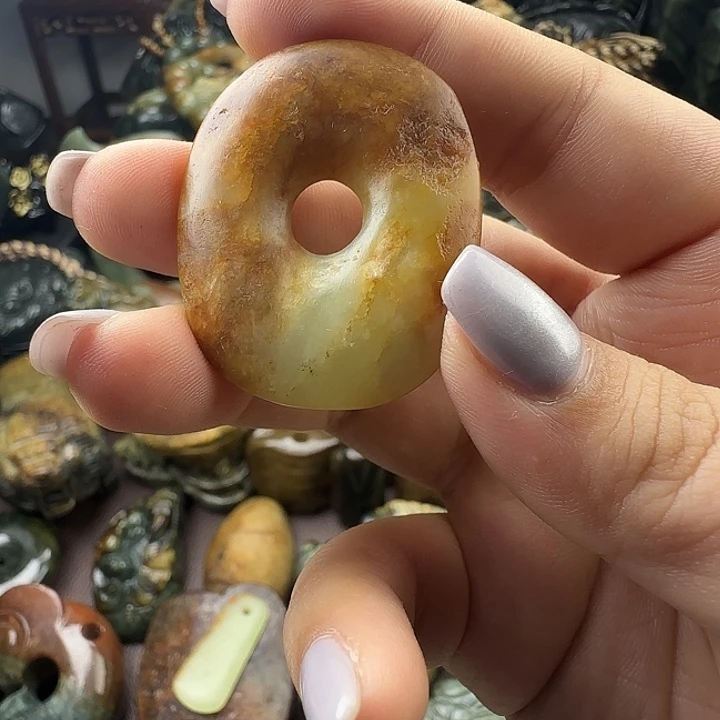 江***人透闪石质玉未镶嵌珠宝奇石