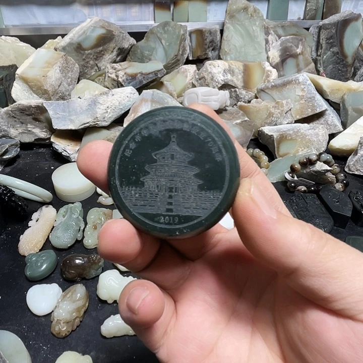 和田玉（糖玉）未镶嵌把件