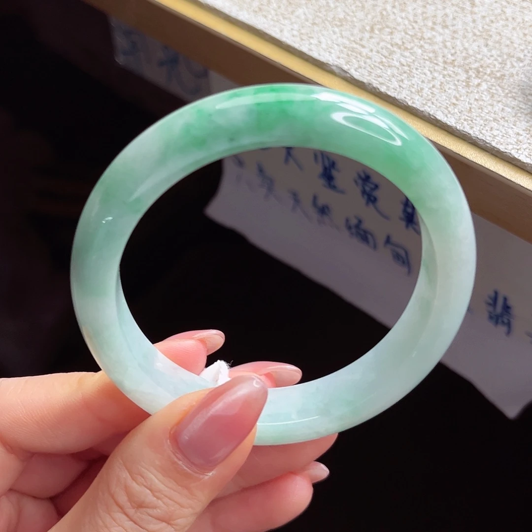 翡翠未镶嵌手镯手镯