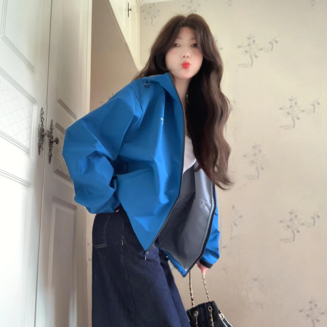 高级感蓝色休闲冲锋衣外套女春秋2025新款独特超好看户外束腰夹克