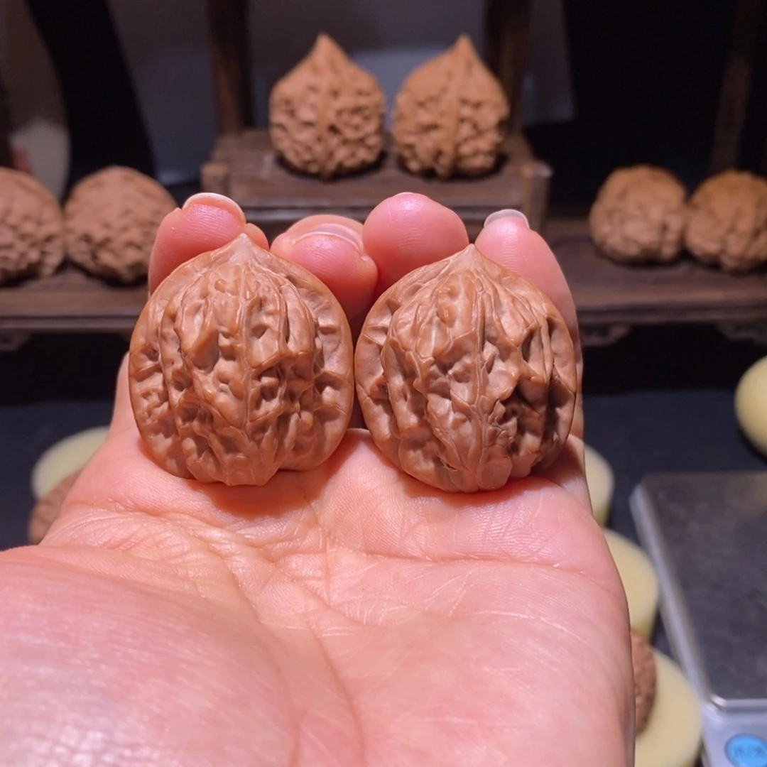 文玩核桃吊坠蔷薇虎头32+