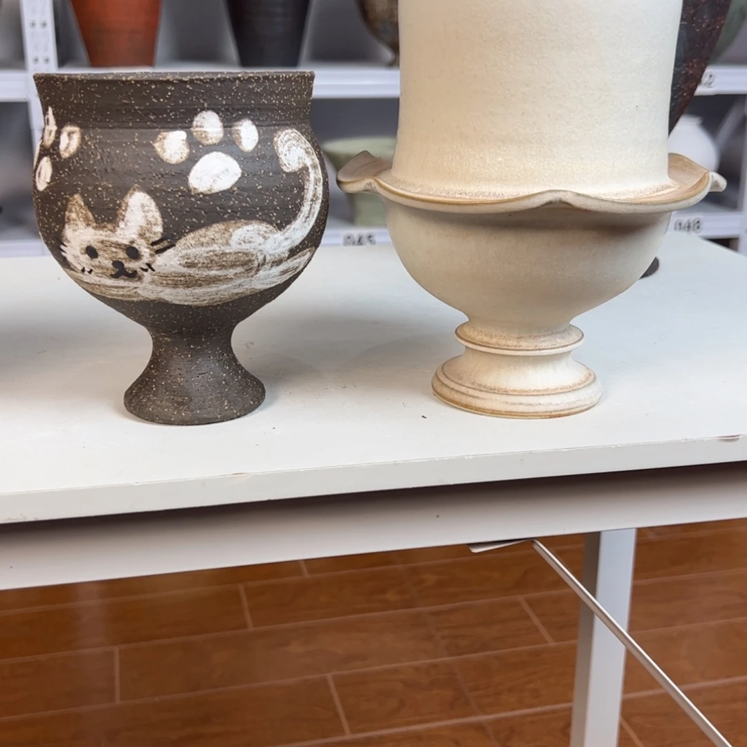 A****两个景德镇手工花盆