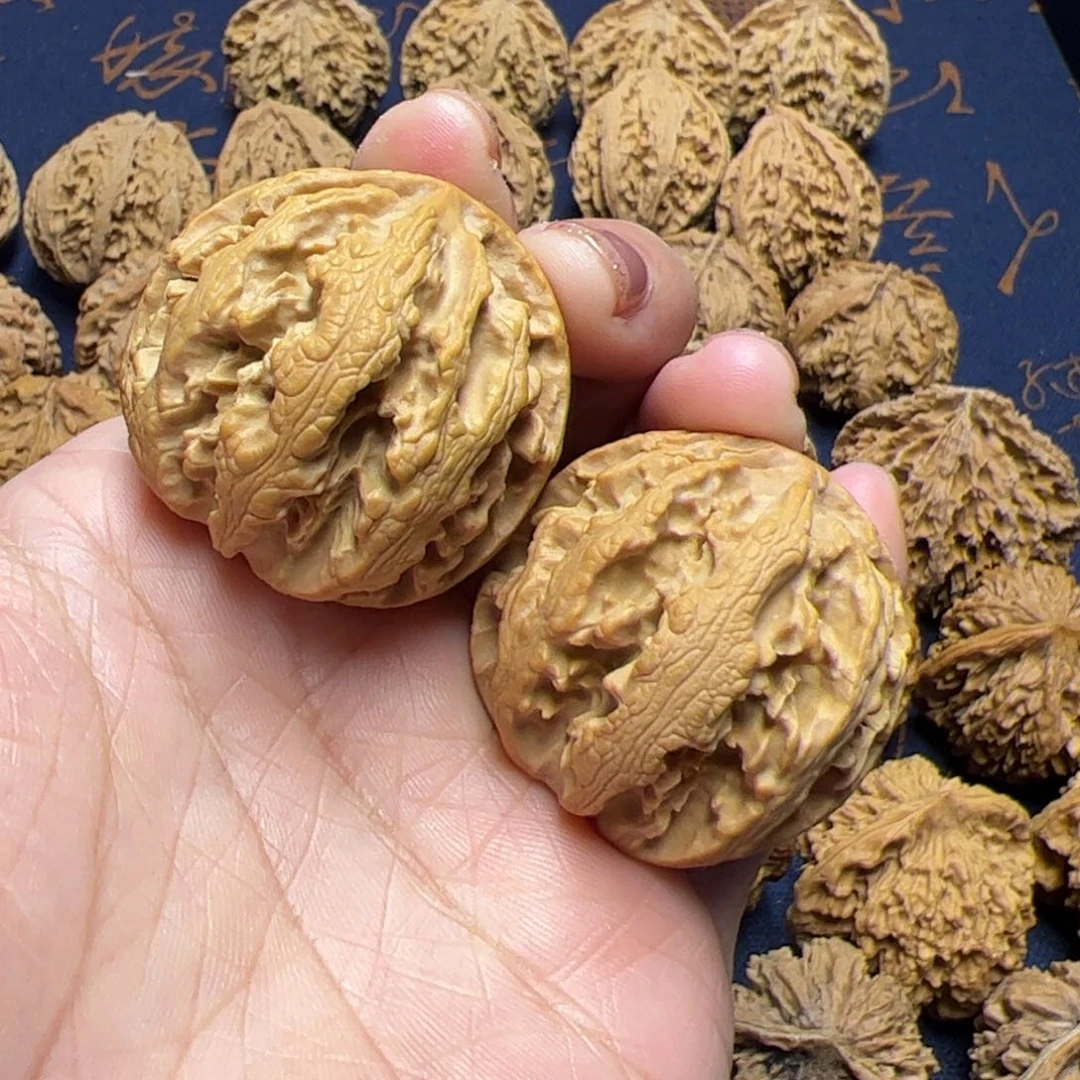 文玩核桃把件秦岭野生植物核桃