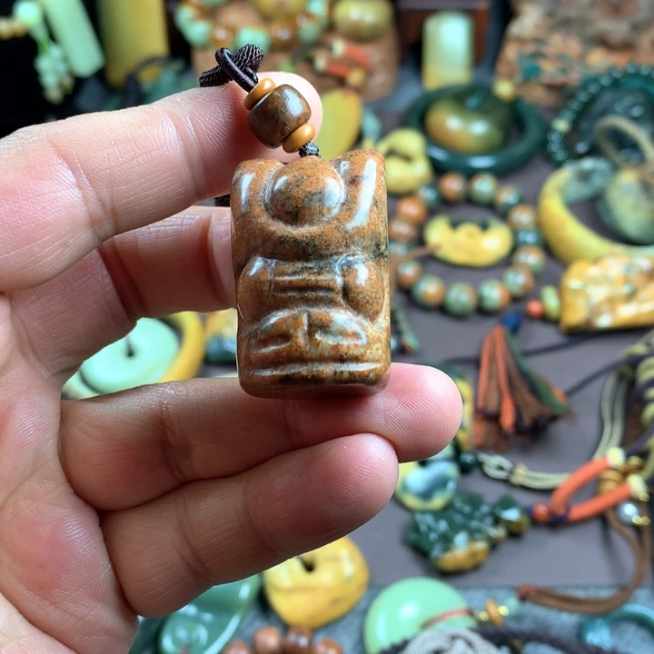 吊坠(赠链)未镶嵌岫岩河磨玉（透闪石质玉）