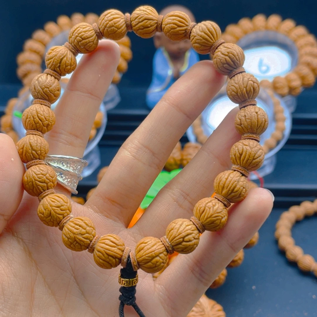 阿***浩桃核吊坠满天星 闪电购7号车