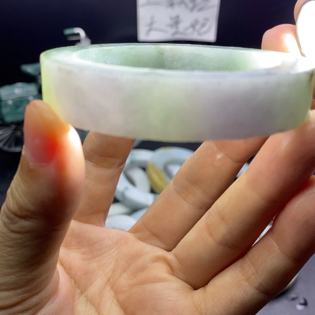 定制翡翠未镶嵌手镯