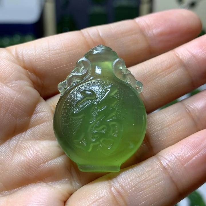 岫玉未镶嵌颈饰吊坠