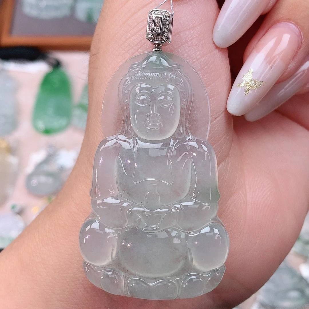 颈饰18K金镶嵌翡翠观音