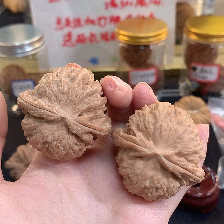 文玩核桃吊坠44 白狮子