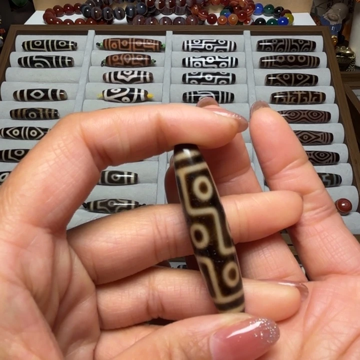 未镶嵌颈饰玛瑙/玉髓千*?