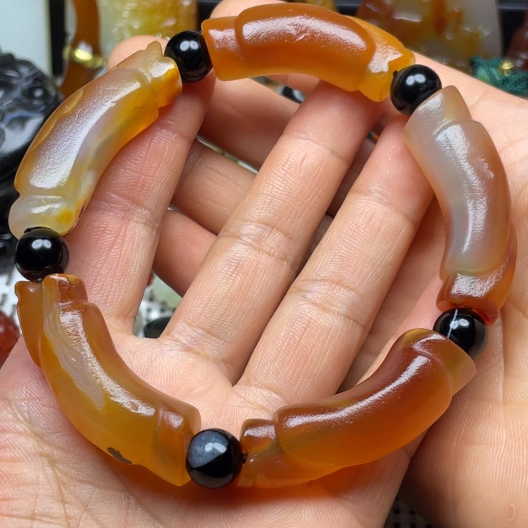 玛瑙/玉髓颈饰未镶嵌虎*