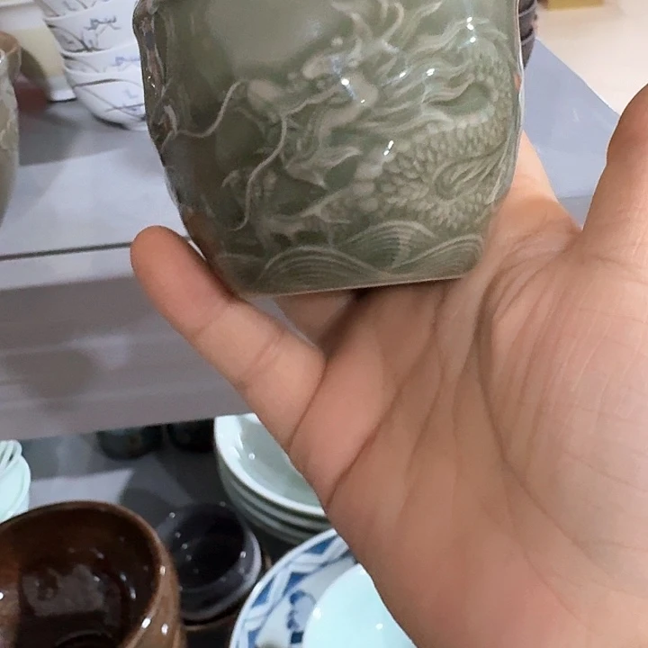 主人杯一个，瓷。。品茗