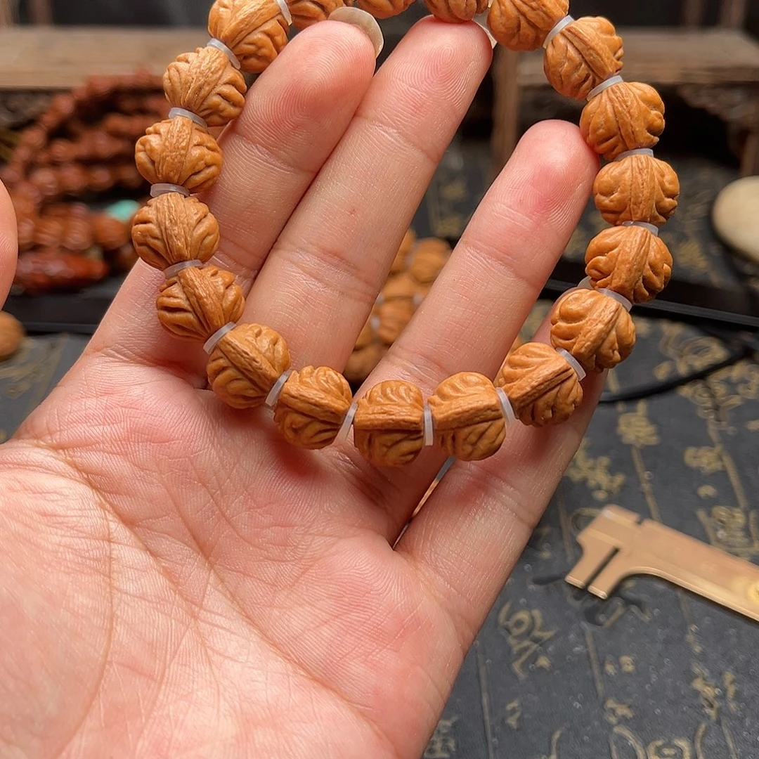 吊坠桃核小金豆手串