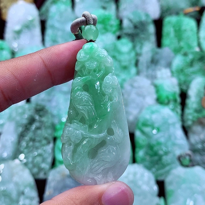 吊坠(不含链)未镶嵌翡翠