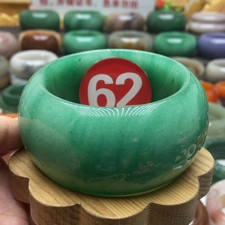 未镶嵌手镯石英质玉