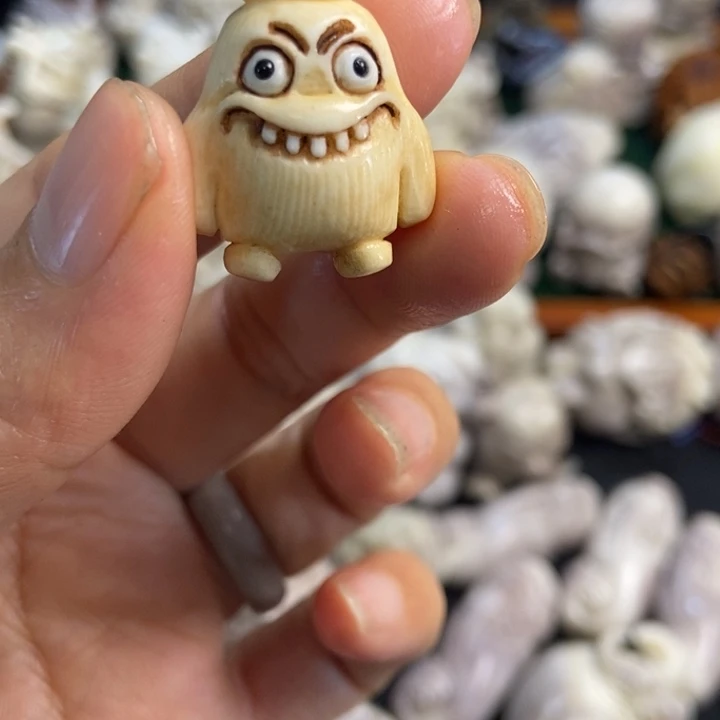 配饰鹿角雕刻一个出