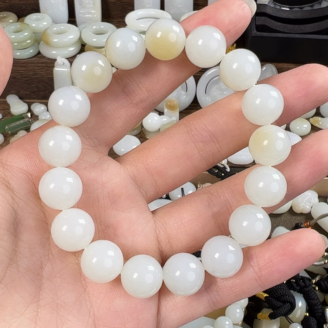 明***和田玉未镶嵌颈饰