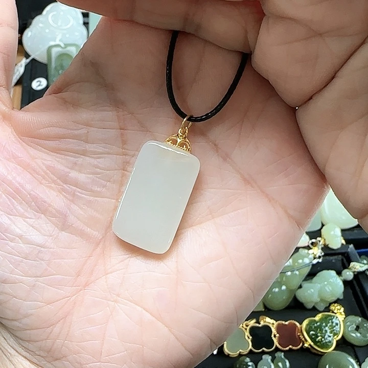 和田玉银S925镶嵌吊坠(不含链)爱****卷