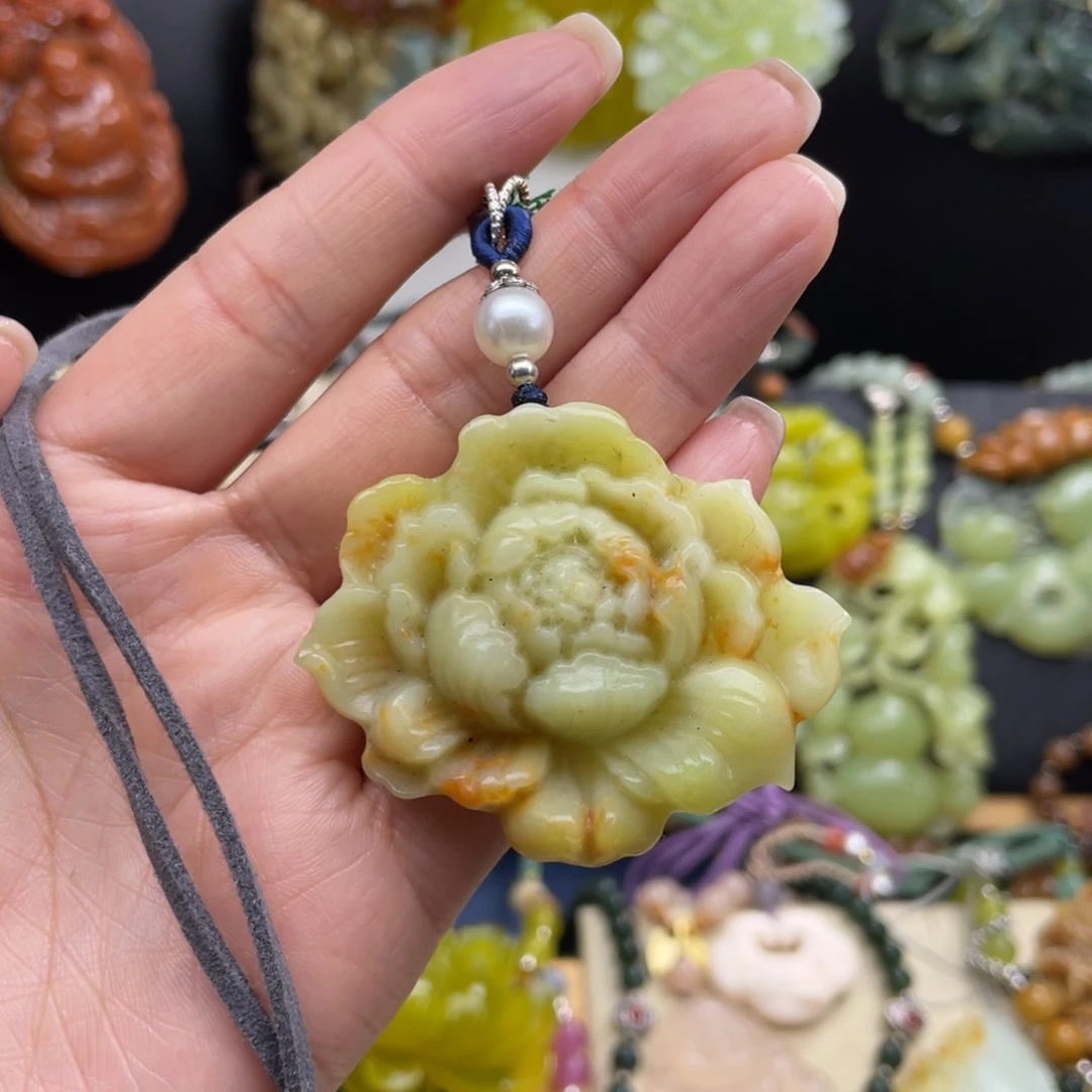蛇纹石玉未镶嵌颈饰