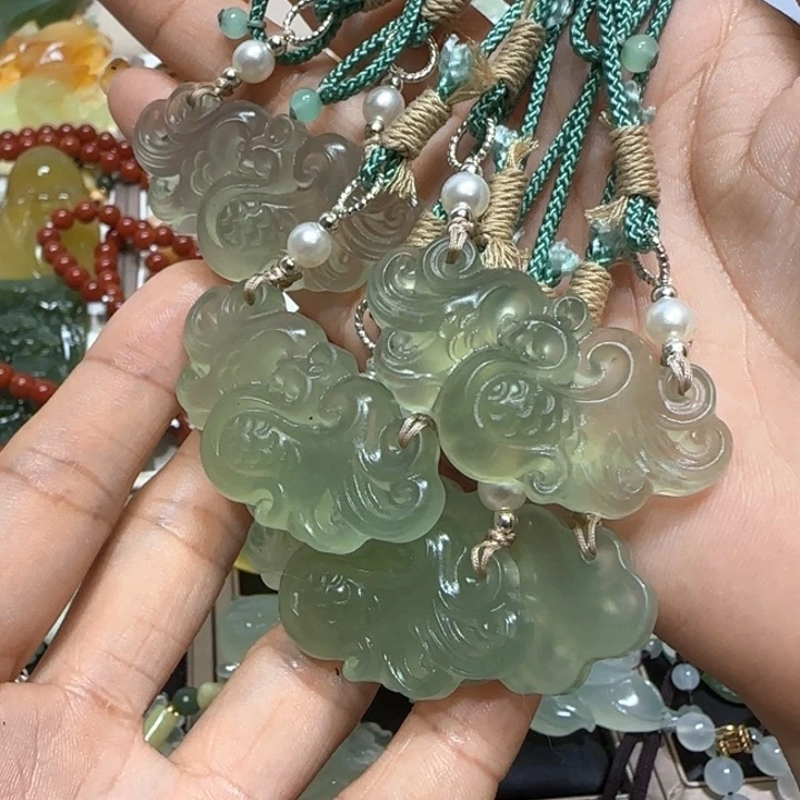 蛇纹石玉未镶嵌吊坠