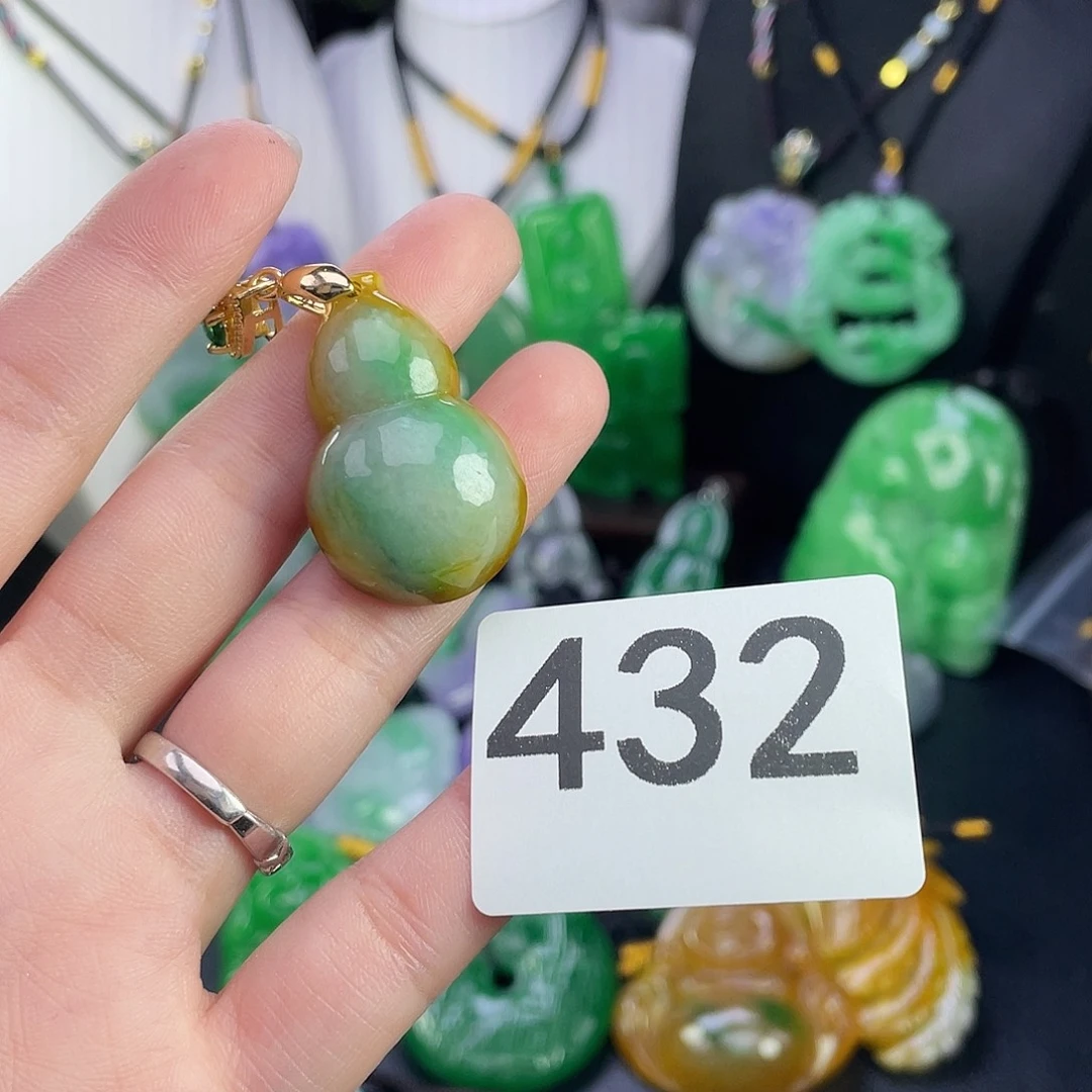 翡翠未镶嵌吊坠(赠链)