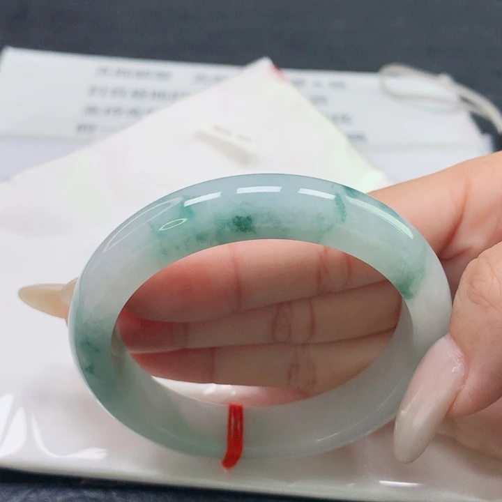 翡翠未镶嵌手镯5556