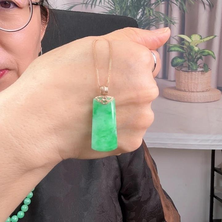 翡翠颈饰18K金镶嵌平安无事牌