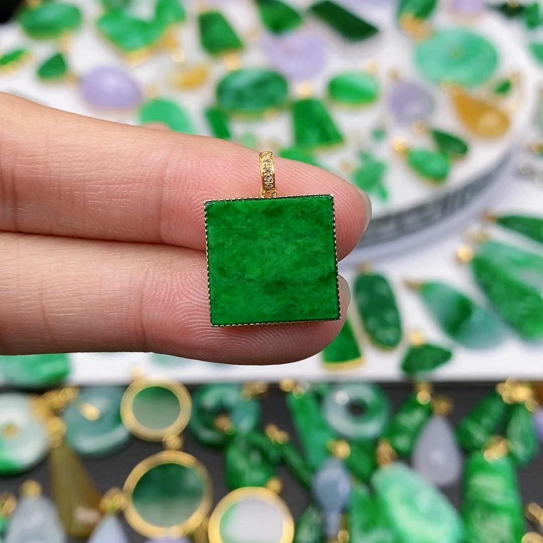 翡翠吊坠(不含链)18K金镶嵌