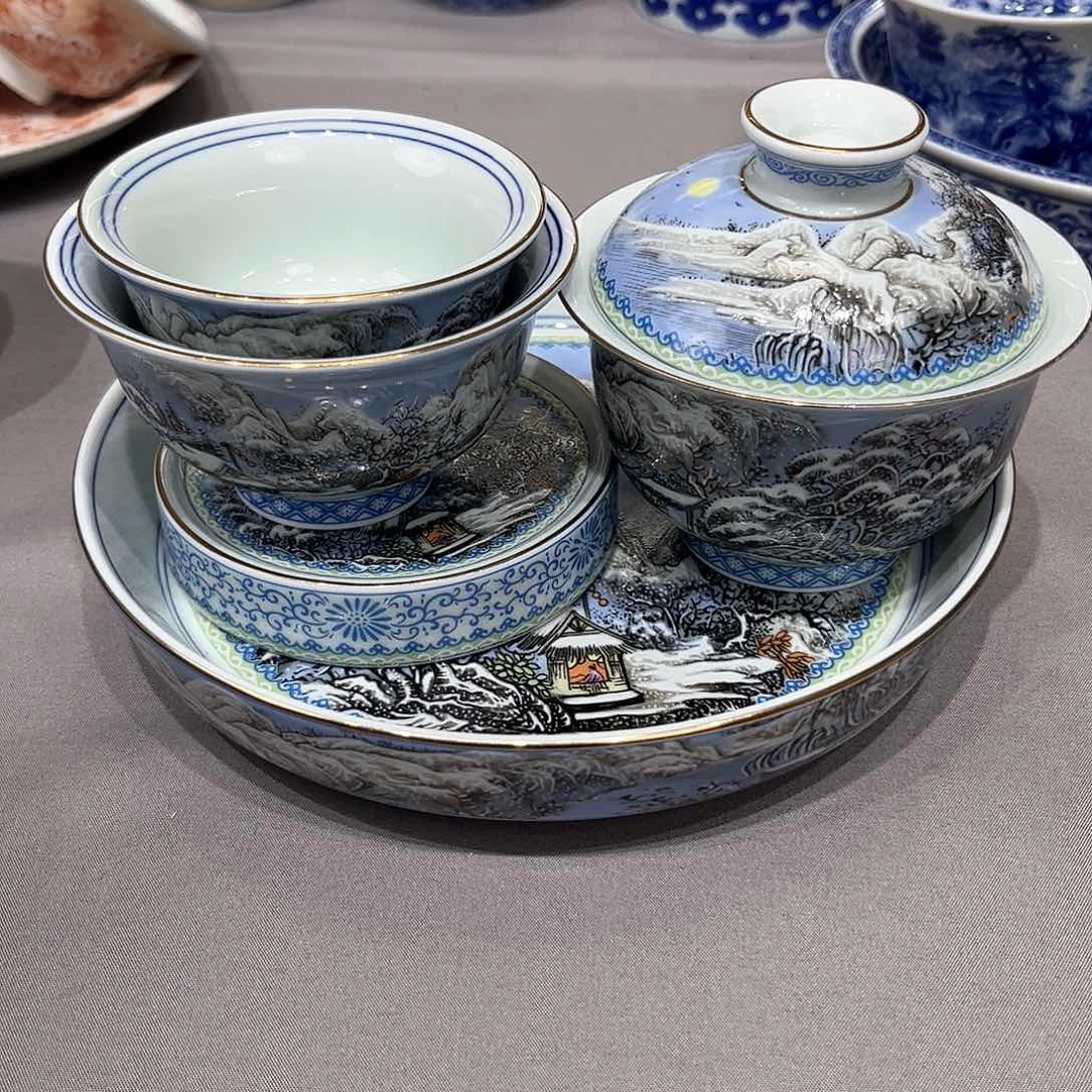 流***中景德镇陶瓷艺术品
