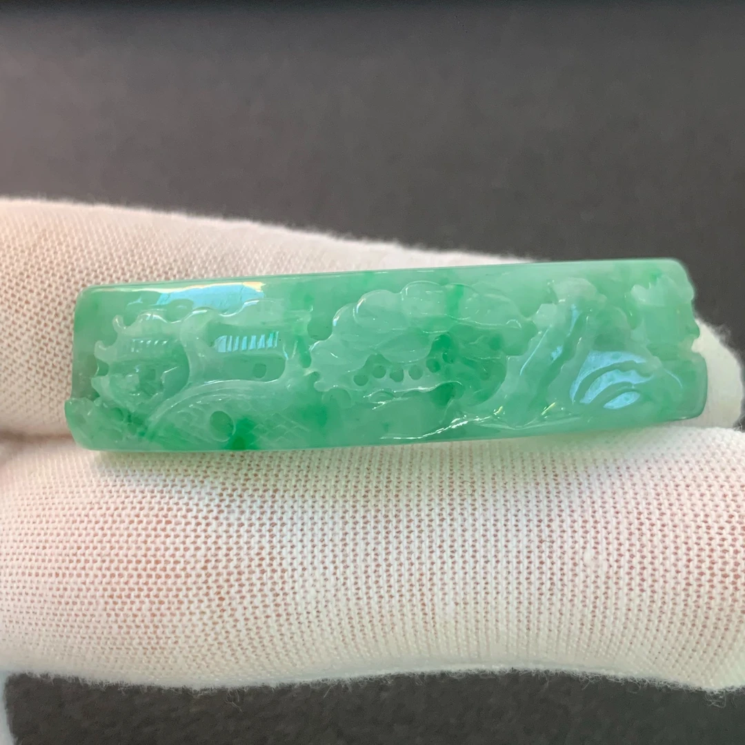 翡翠无镶嵌天然翡翠阳绿山水画手牌正品翡翠山水画手牌半镯礼物