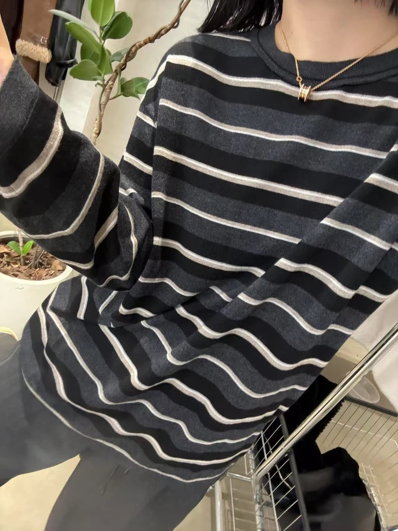 以赛亚 焦糖暖茶 2025年女款柔软舒适撞色条纹圆领针织衫 865110