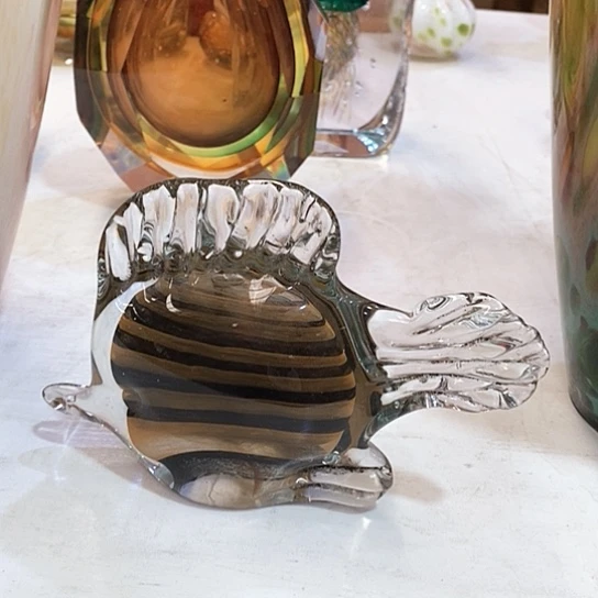 琉璃花瓶高10厘米宽11厘米