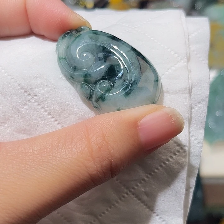 翡翠未镶嵌颈饰挂件