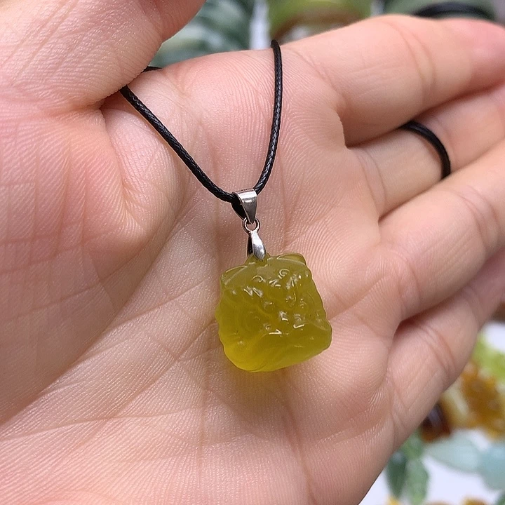 蛇纹石玉未镶嵌挂件