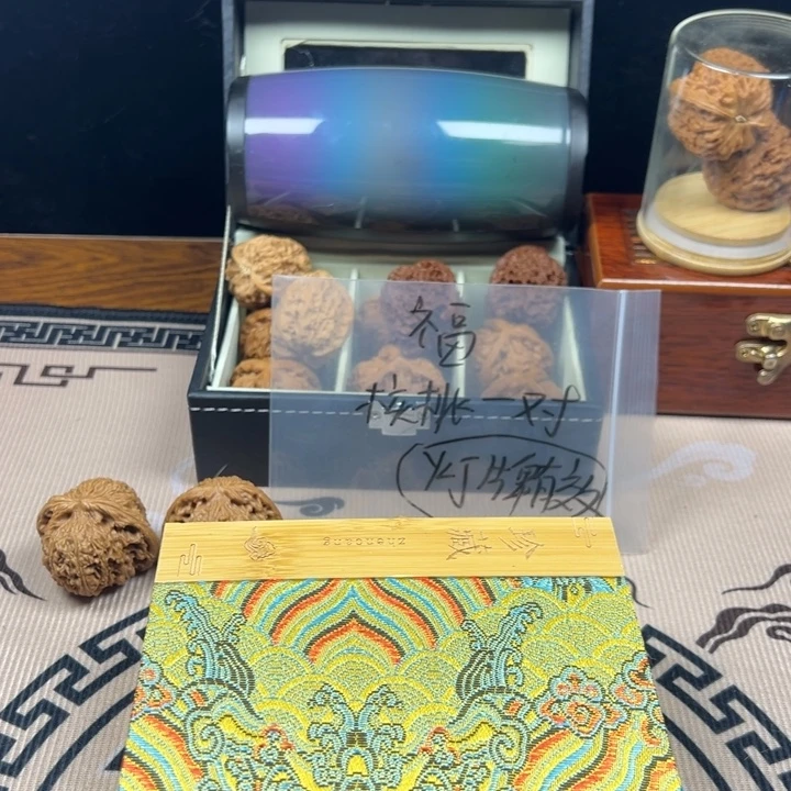 魔***G吊坠文玩核桃随机