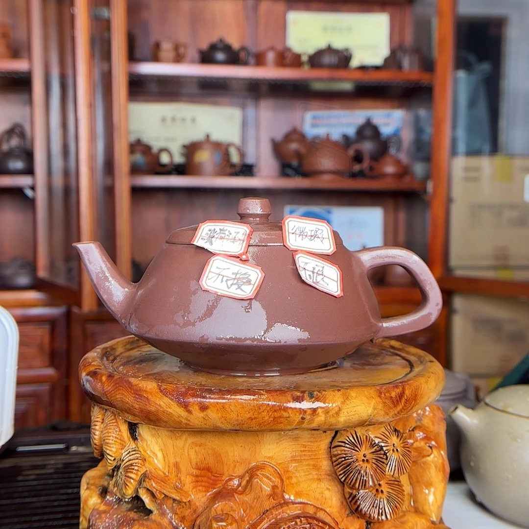 紫砂茶壶没有证书。不退不换。 微瑕