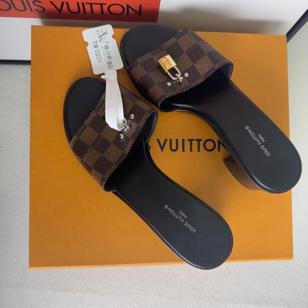99新 LouisVuitton/路易威登 TW0201/99新/37码/lv锁头棋盘格拖鞋