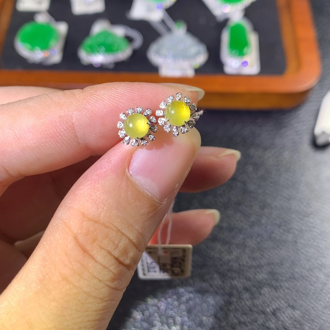 18K金镶嵌翡翠耳饰翡翠