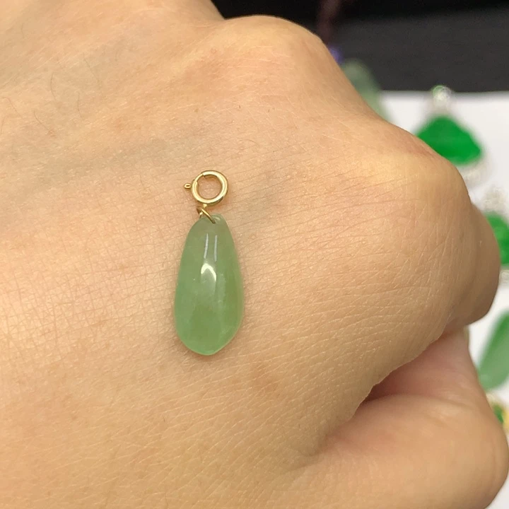 翡翠未镶嵌颈饰小福瓜