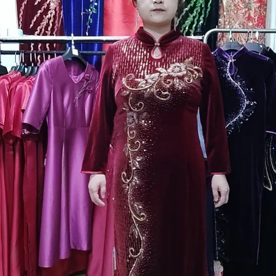 酒红色金丝绒重工中长旗袍2xl125斤