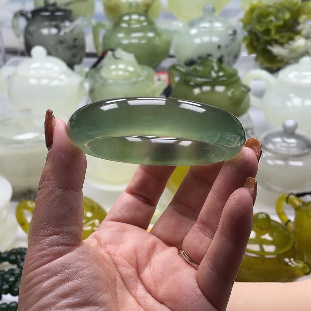 食***神蛇纹石玉未镶嵌手镯