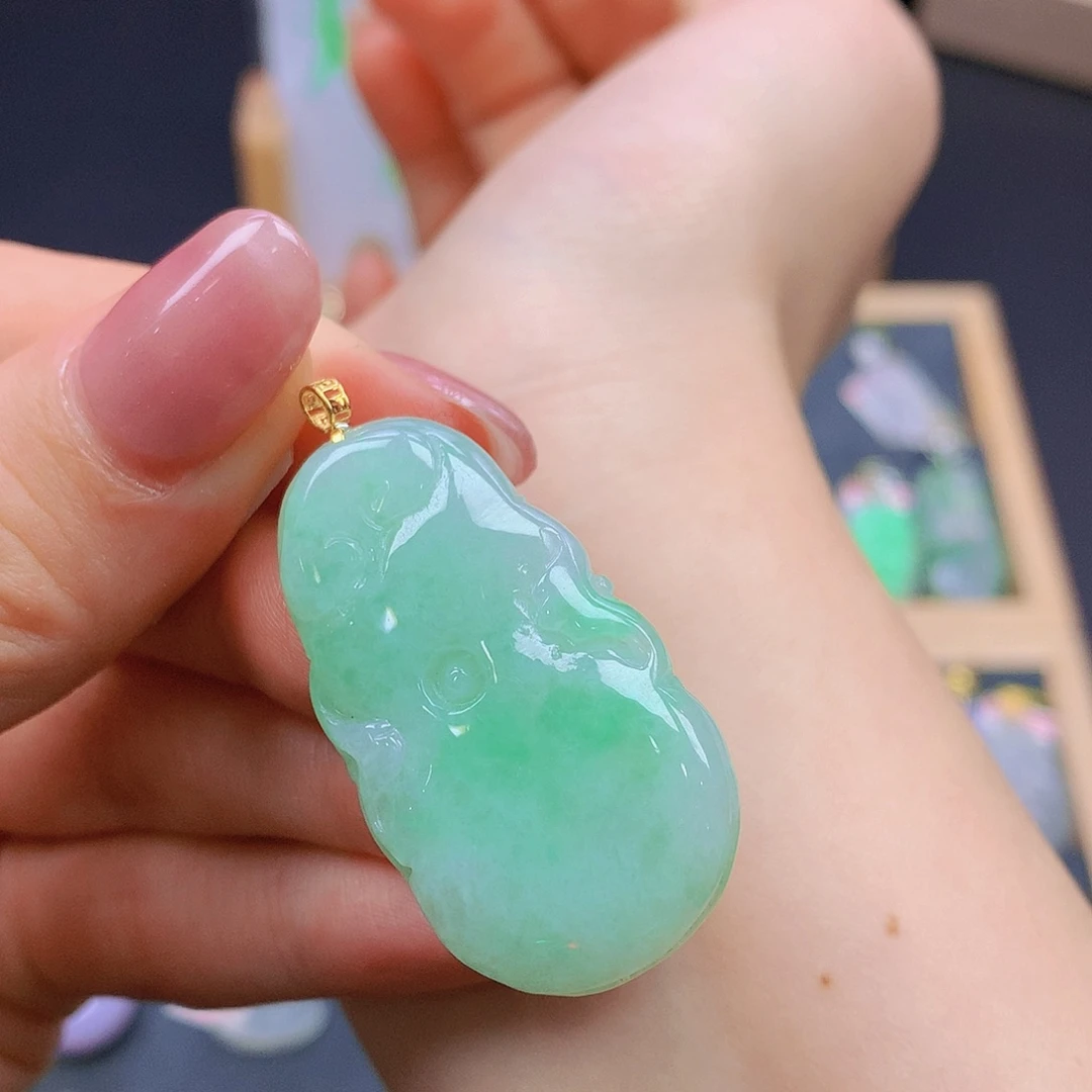 翡翠18K金镶嵌颈饰翡翠